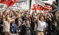 Piątkowe kino plenerowe w Ogrodach Bernardyńskich. Tym razem "80 milionów"