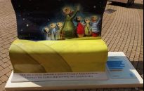 Zaczytaj się. Ławki z audiobookami w Millenium Hall w Rzeszowie