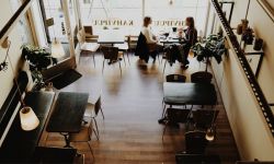 Elektryczna kurtyna powietrzna - optymalne rozwiązanie dla sklepów i magazynów