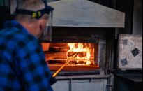 100 lat tradycji. Japońskie roboty i ręczna robota w Hucie Szkła w Jaśle 