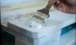 Renowacja starych powierzchni - o czym pamiętać zanim chwycimy za malarski pędzel? 