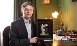 Miniatury i plakaty prof. Grzegorczyka na wystawie w BWA