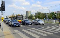 Kiedy nie wrzucać na luz? 5 żelaznych zasad używania sprzęgła