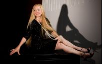 Mariola Łabno-Flaumenhaft jako Marlena Dietrich na deskach Siemaszkowej