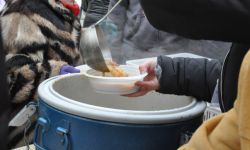 Pomaganie przez gotowanie. Darmowa zupa w Rzeszowie