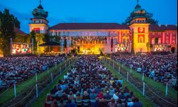 Festiwal w Łańcucie bez koncertu przed Zamkiem. Za to z Piotrem Beczałą