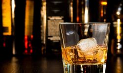 Prezydent wycofuje się z zakazu handlu nocnego alkoholem?! Na jak długo?