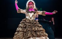 Iber sypie magią teatru. Jego 