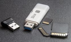 Jaki pendrive warto wybrać jako gadżet reklamowy?