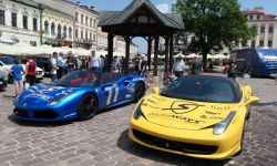 Rzeszowski Rynek zamienił się w parking dla sportowych samochodów