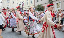 1000 Polonusów rozpoczęło festiwal zespołów polonijnych w Rzeszowie
