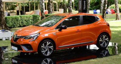 Nowe Renault Clio przedpremierowo w ogrodach ambasady Francji.