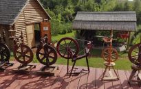 Niedziela w zagrodzie w Kolbuszowej. Przy kołowrotku i kole garncarskim