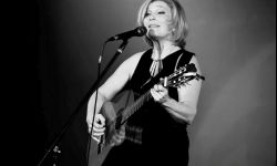 Francuski wieczór w łańcuckim zamku za złotówkę. Zaśpiewa Justyna Bacz