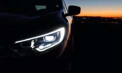 ŚWIATŁA DO JAZDY DZIENNEJ PODCZAS DESZCZU CZY MGŁY ? JAKICH JESZCZE BŁĘDÓW UNIKAĆ