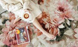 Runo sztuczne czy naturalne, czyli wybieramy dywan