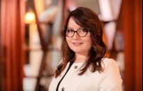 Iwona Raś w zwycięskiej sesji VIP BIZNES&STYL. Śpiewanie i pomaganie!