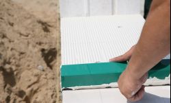 Murować spoiną tradycyjną czy cienkowarstwową?