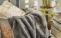 Taras lub balkon zaaranżowany zgodnie z najświeższymi trendami? Jeszcze masz czas, aby go urządzić! Wystarczą 3 kroki!