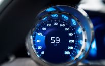 Koronawirus, a liczba ofiar na drogach. Volvo Car Poland apeluje do kierowców - wolniejsza jazda, mniej ludzi w szpitalach !