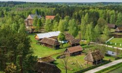 "A chłopska dusza niech w muzeum odpocznie" w skansenie w Kolbuszowej