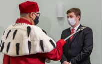 40 tysięcy osób na studiach w Rzeszowie. Inauguracja na UR w maseczkach