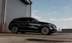 W pełni elektryczny Mercedes-Benz EQC 400.