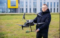 Pierwszy na świecie rój dronów do badania smogu budują w Aeropolis 