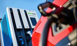 Elektryczne ładowanie samochodów przy Centrum Handlowym Auchan w Krasnem 