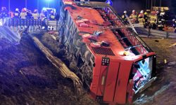 5 osób nie żyje, 41 rannych. Tragiczny wypadek na autostradzie A4