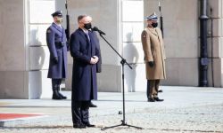 Prezydent: kilkuset pracowników służby zdrowia oddało życie w walce z pandemią; dziękujemy za tę ofiarę