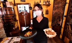 Kolejne kraje europejskie łagodzą restrykcje, otwierają się ogródki restauracyjne i szkoły