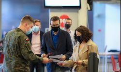 Premier Morawiecki wraz z żoną zaszczepili się pierwszą dawką szczepionki AstraZeneca