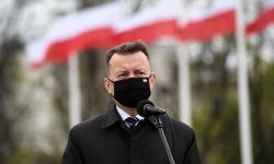 Błaszczak: biało-czerwona to symbol, który wyróżnia Polskę i Polaków
