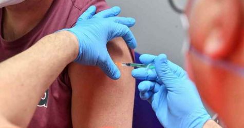 Osoby w wieku 34 i 35 lat mogą od poniedziałku zapisywać się na szczepienie przeciw COVID-19