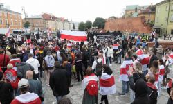 Warszawa: na pl. Zamkowym odbył się wiec poparcia dla walki o wolną Białoruś