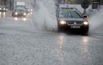 Stołeczna policja: fatalne warunki pogodowe; dbajmy o bezpieczeństwo