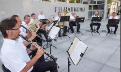Letnie muzykowanie na placu przed Filharmonią Podkarpacką