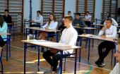 Ósmoklasiści zdobyli średnio 60 proc. punktów z polskiego i 47 proc. z matematyki
