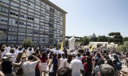 Włochy: modlitwa Anioł Pański z papieżem z kliniki Gemelli