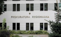 Jakub B., Agnieszka B. oraz Tadeusz G. z zarzutami; zastosowano poręczenie majątkowe	