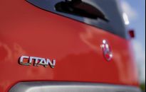 Praktyczna pomoc w tle: Nowy Mercedes-Benz Citan z rozwiązaniami wspierającymi komfort codziennej pracy