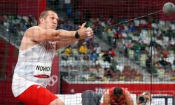 Tokio - złoty młot Nowickiego, Fajdek z brązem