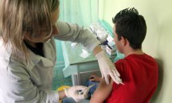 Ok. 30 proc. nastolatków w wieku 12-18 lat zaszczepionych co najmniej jedną dawką. Najmniej na Podkarpaciu
