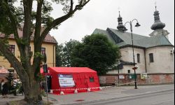 Najniższy odsetek zaszczepionych przeciw COVID-19 jest w Czarnym Dunajcu, najwyższy w Podkowie Leśnej