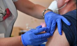 MZ: zaledwie 0,66 proc. w pełni zaszczepionych osób zostało zakażonych koronawirusem