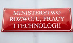 Rząd tworzy Ministerstwo Rozwoju i Technologii; dział praca przechodzi do Ministerstwa Rodziny i Polityki Społecznej