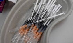 Ponad 18,6 mln osób w Polsce jest w pełni zaszczepionych przeciw COVID-19