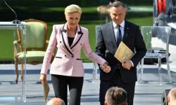  W warszawskim Ogrodzie Saskim para prezydencka zainaugurowała 10. Narodowe Czytanie