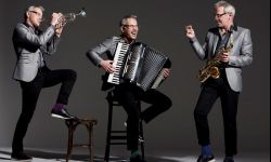 Rzeszowscy seniorzy na scenie z DJ Wiką i Robertem Janowskim